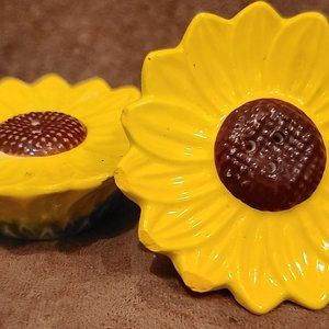 sunflower salt and pepper shakers
